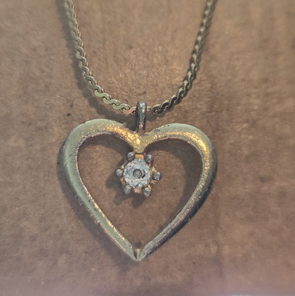 Antique Gold Heart Pendant Necklace W Cubic Zirconia Stone. Nice Gold Chain.